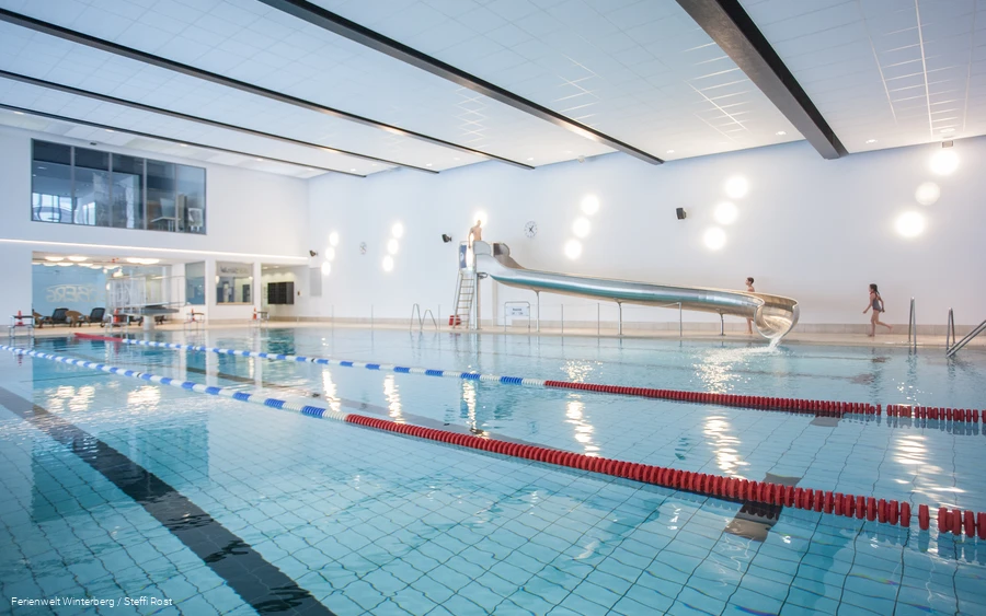 Schwimmbad Winterberg mit Rutsche