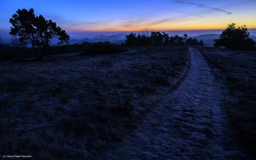 osterkopf-blaue-stunde_c__klaus-peter-kappest-sauerland-wanderdoerfer.jpg