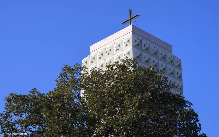 ev-kirche-willingen-turm c) tourist-info-willingen-klaus-peter-kappest.jpg