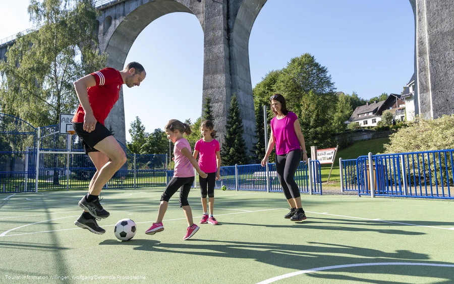 sportanlage-viadukt-familie-fussball c) wolfgang-detemple-tourist-information-willingen.jpg