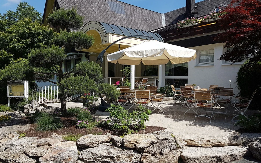 friederike-willingen-terrasse.jpg friederike-willingen-terrasse.jpg