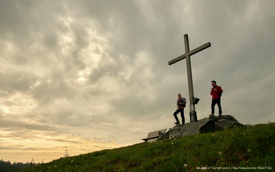 Two hikers enjoy the sunset on the Clemensberg.