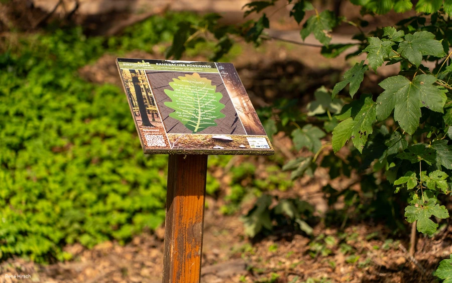 Verweil-Ort Ankommen Stele Verweil-Ort Ankommen Stele