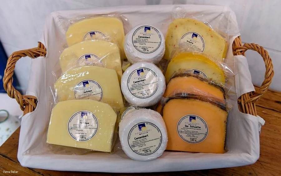 Käseangebot im Hofladen Stork Käseangebot im Hofladen Stork
