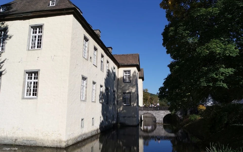 Wassergraben Schloss Wocklum