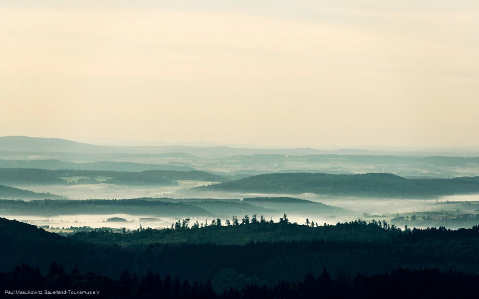 Wolken und Nebelmeer über dem Sauerland