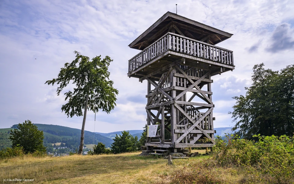 aussichtsturm-schwalenburg c) klaus-peter-kappest-sauerland-wanderdoerfer.jpg