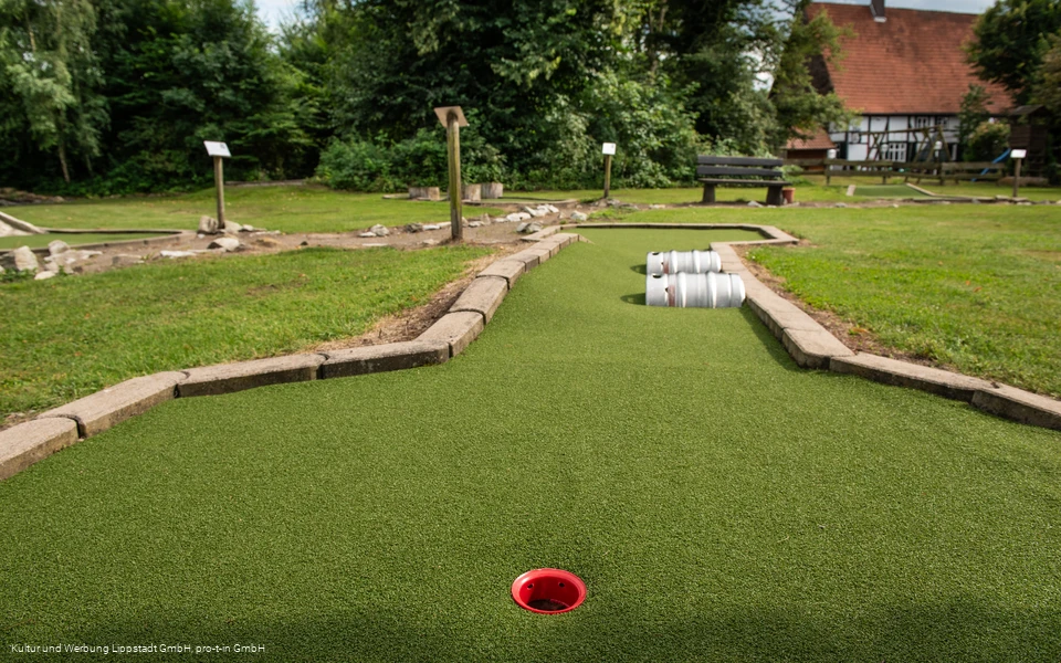 Minigolf Loesmann auf der Heide (c) KWL Kultur und Werbung Lippstadt GmbH Pro-t-in GmbH (2).jpg