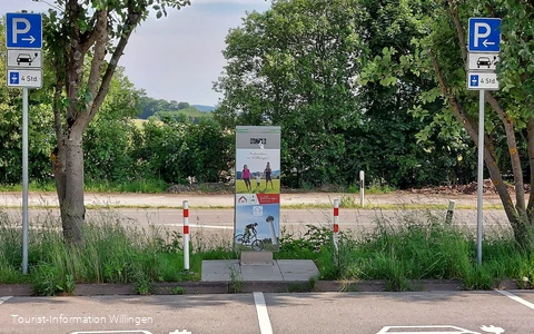 Original E-Ladesäule Parkplatz Stryckbahnhof Copyright Tourist-Information Willingen CC BY-SA.jpg