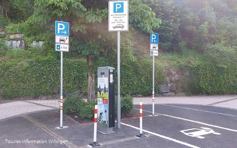 Original E-Ladesäule Waldecker Straße Copyright Tourist-Information Willingen CC BY-SA.jpg