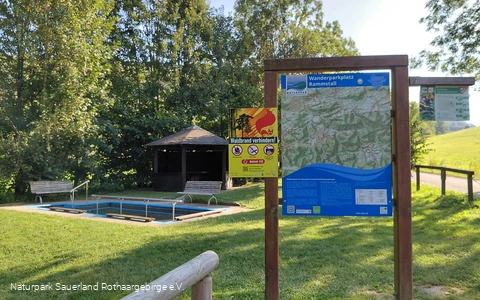 Infotafel und Tretbecken Rammstall