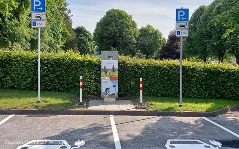 Original E-Ladesäule am Freizeit Freibad Usseln Copyright Tourist-Information Willingen CC BY-SA.jpg