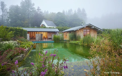 Hotel-Rimberg-Schwimmteich-Außensauna-FotoHotel.jpg