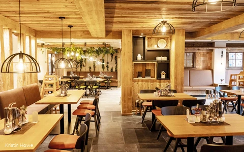 Kristin Howe-Sonnenpark-Restaurant.jpg