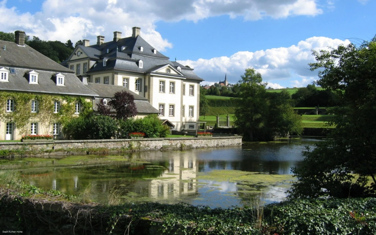 Schloss Körtlinghausen mit Blick auf Kallenhardt