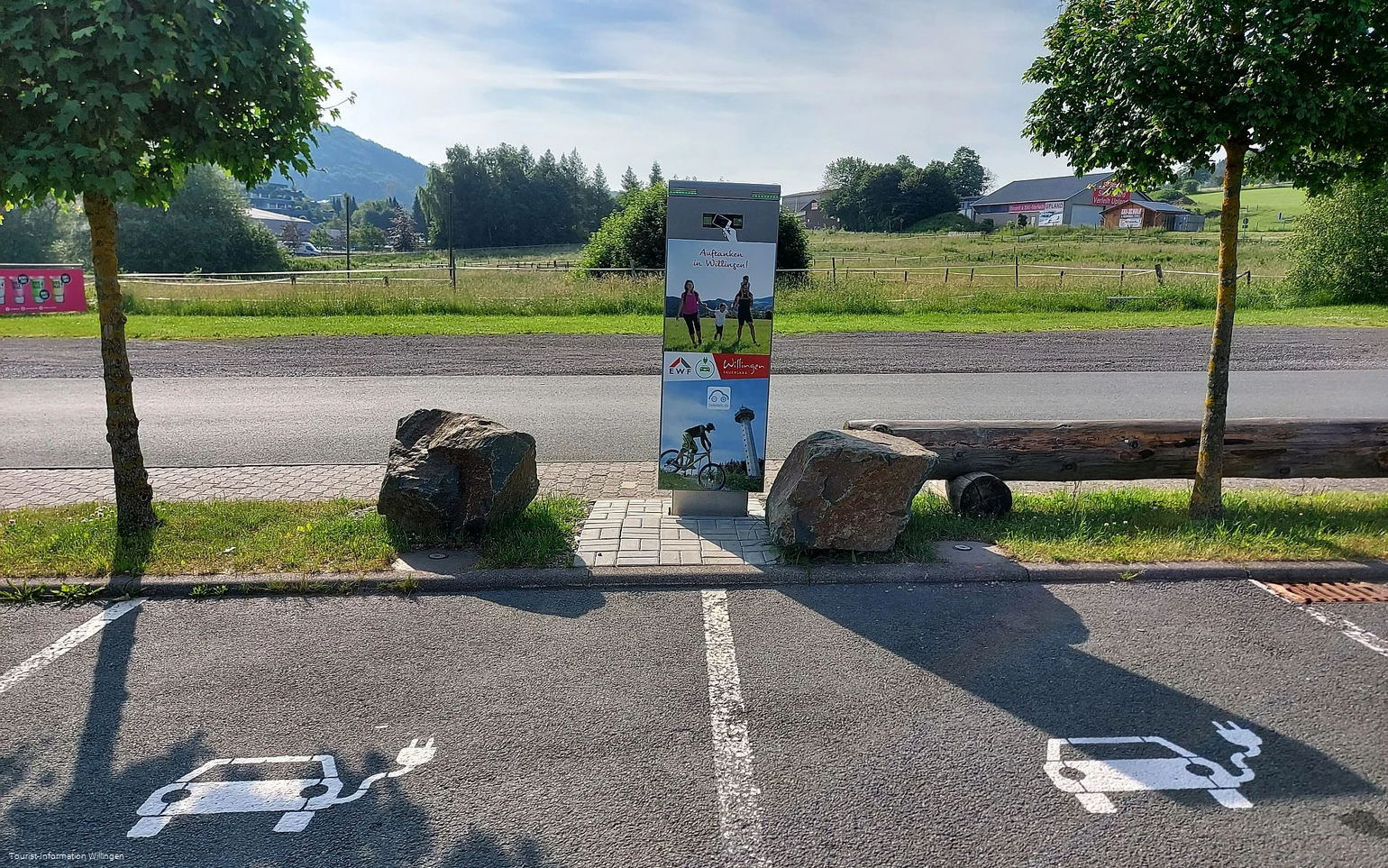 Original E-Ladesäule an der ESB Copyright Tourist-Information Willingen CC BY-SA.jpg
