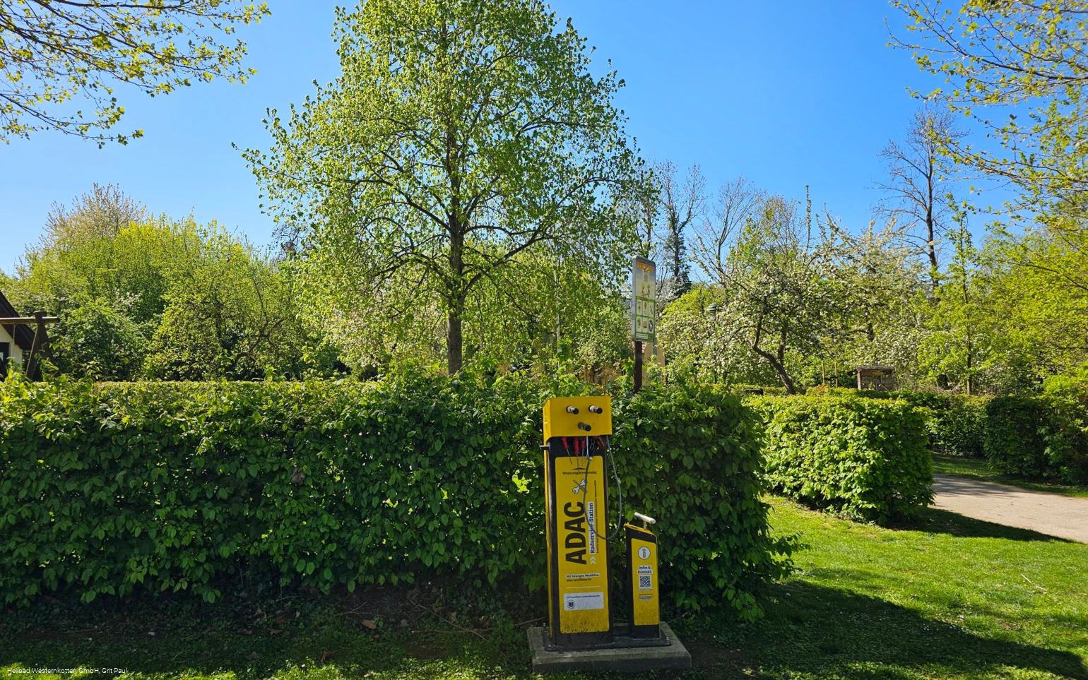 ADACRadservicestationBWK.jpg