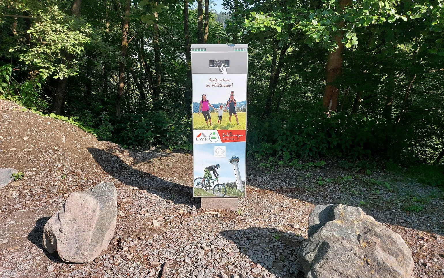 Original E-Ladesäule K1 Copyright Tourist-Information Willingen CC BY-SA.jpg