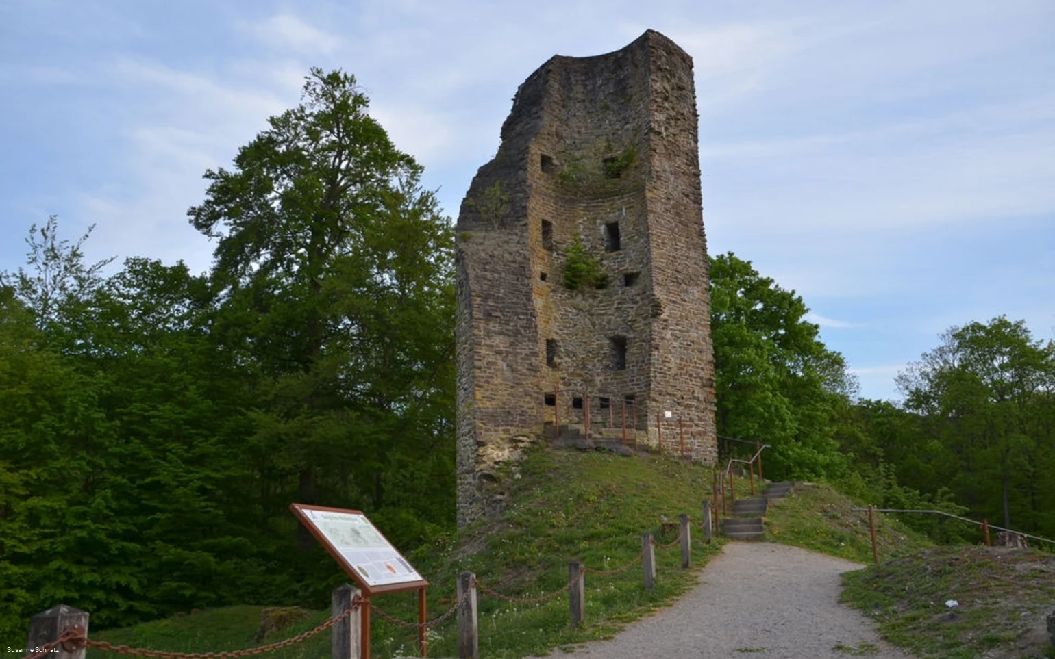 Die Burgruine Waldeburg