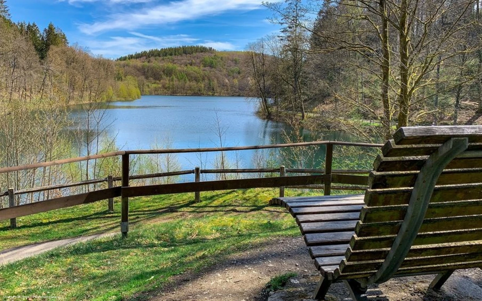 Eines der Waldsofas an der Fürwiggetalsperre