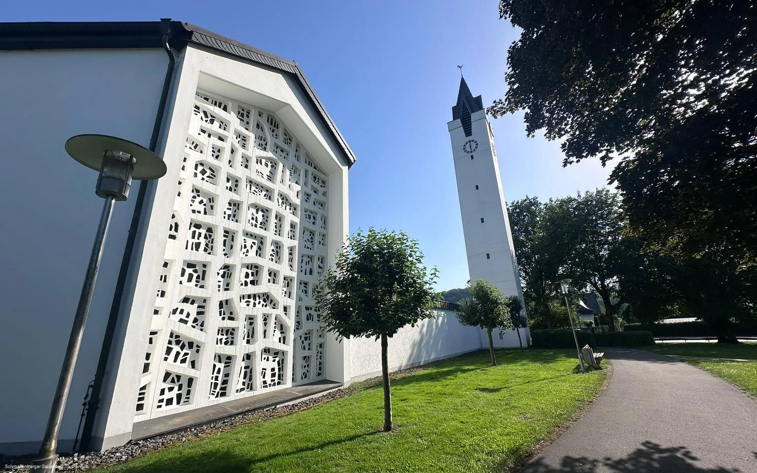 St. Antonius Bremke Außenansicht 2.jpeg