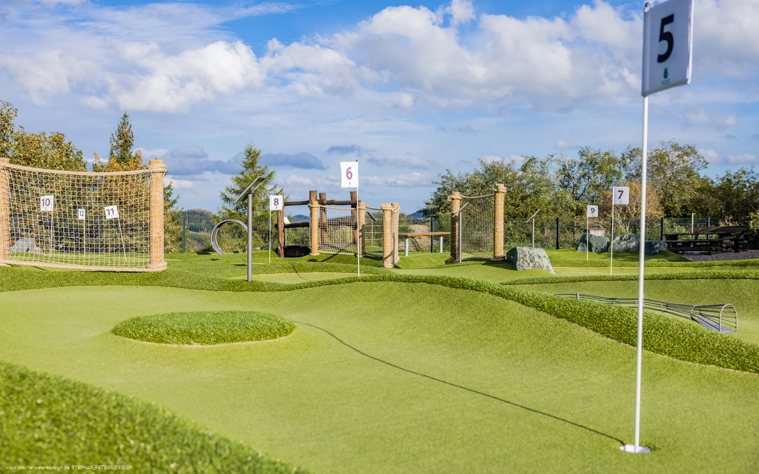 Eine Bahn auf dem Minigolfplatz am Erlebnisberg Kappe.