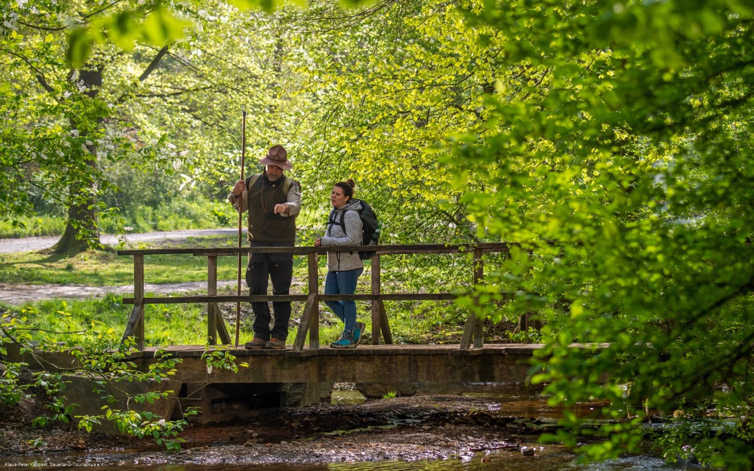 Ranger auf dem Themenwanderweg WaldKultur