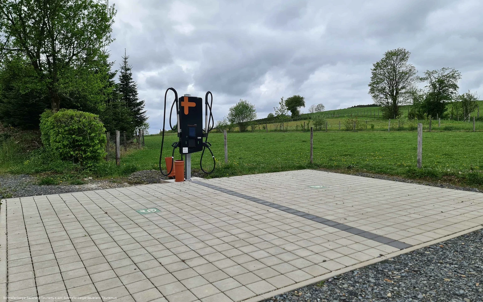 E-Auto-Ladesäule am Brande