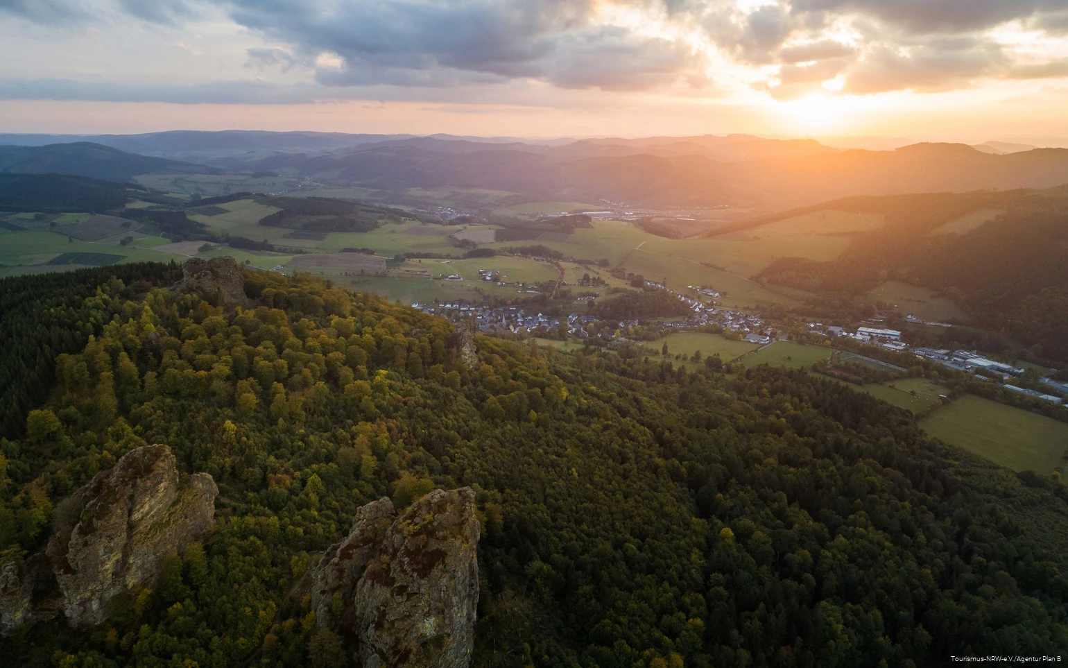 Panoramic view from the Bruchhauser Steine.