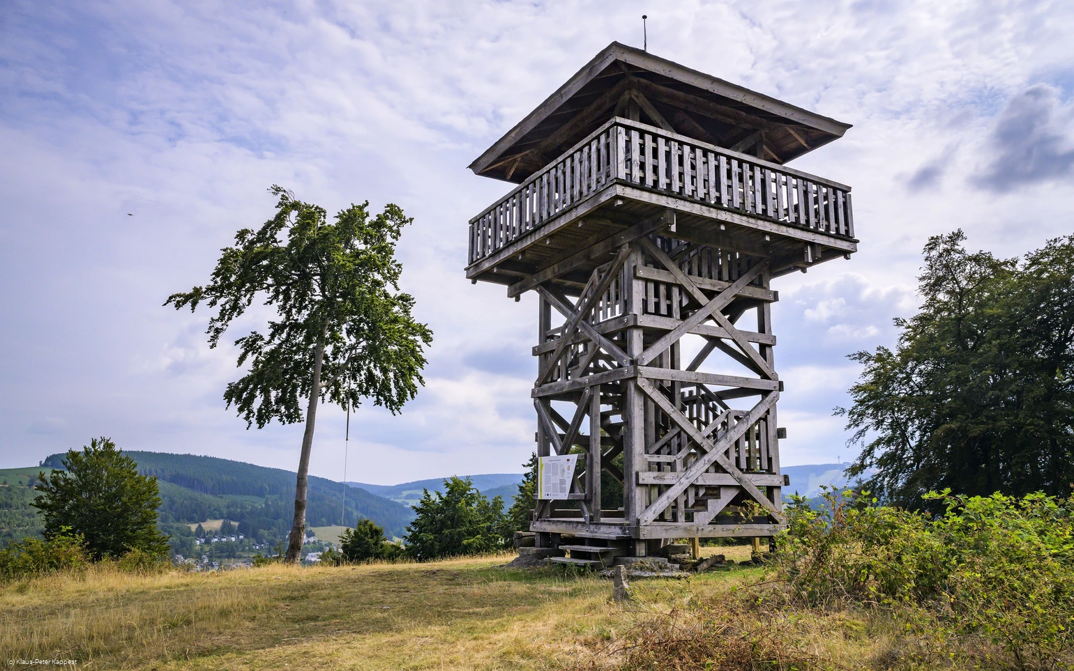 aussichtsturm-schwalenburg c) klaus-peter-kappest-sauerland-wanderdoerfer.jpg