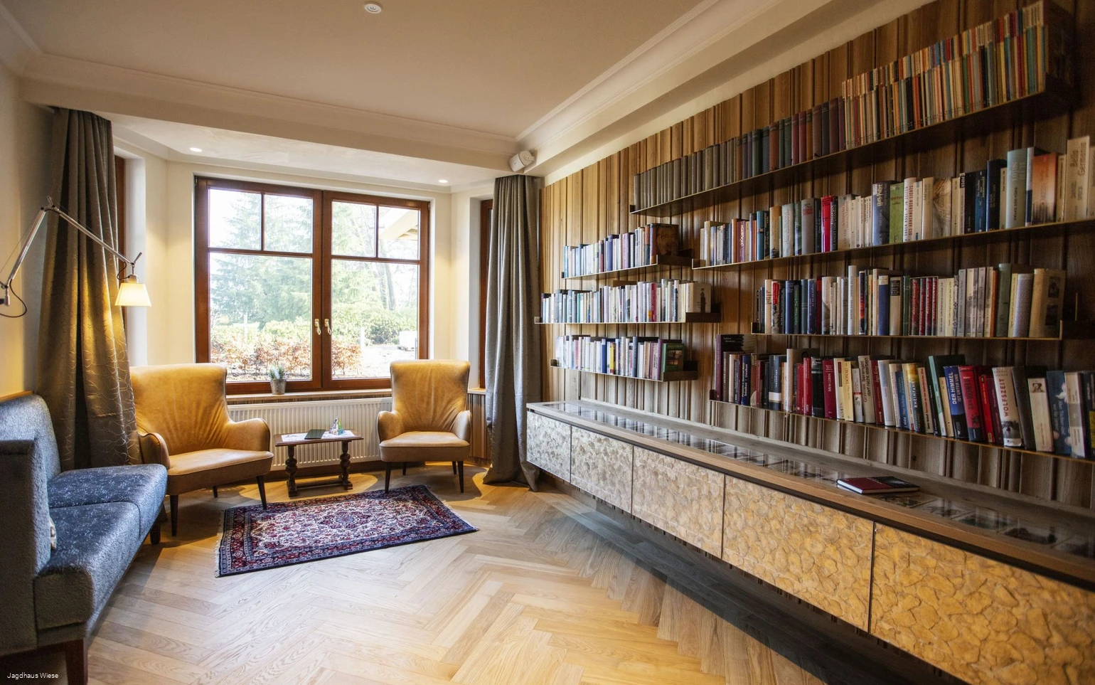 Jagdhaus Wiese - Bibliothek - zusätzliches 4. Foto.jpg