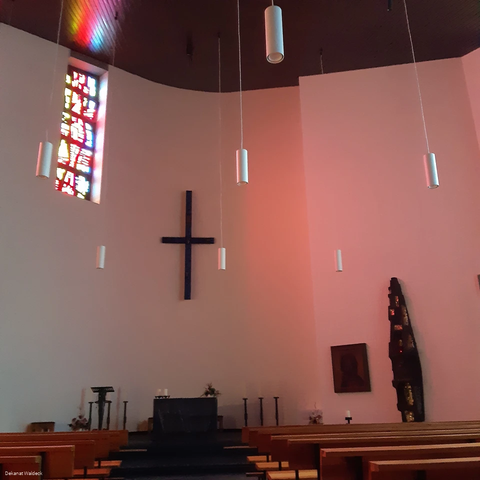 katholische-kirche-willingen-beleuchtung.jpg