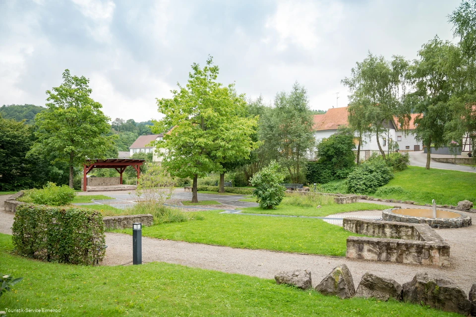 dorfplatz-eimelrod.jpg