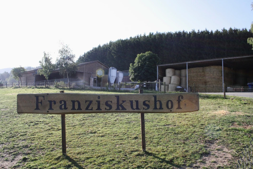 2019_08_23 Franziskushof Schild.JPG 2019_08_23 Franziskushof Schild.JPG