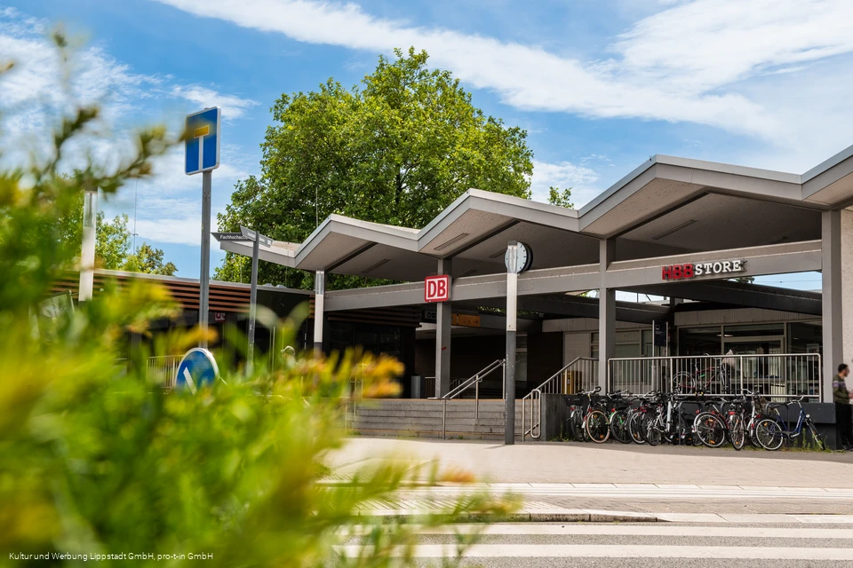 Bahnhof_Lippstadt_(c) KWL Kultur und Werbung Lippstadt GmbH Pro-t-in GmbH (2).jpg