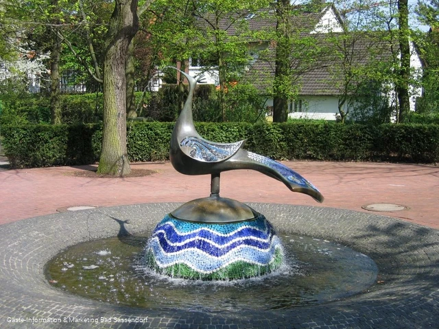 Mosaikpfau-Skulptur im Kurpark Bad Sassendorf