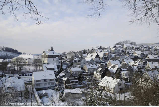 Blick auf Bad Fredeburg im Schnee.