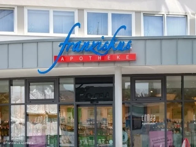 Außenansicht Franziskus Apotheke.jpg