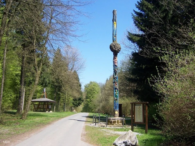Eingang Naturerlebnis Wald