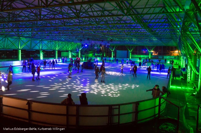 eissporthalle-willingen-eisdisco-gruen c) kurbetrieb-willingen.jpg