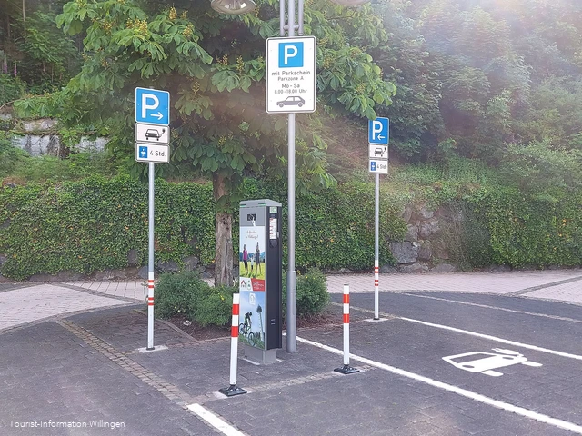 Original E-Ladesäule Waldecker Straße Copyright Tourist-Information Willingen CC BY-SA.jpg