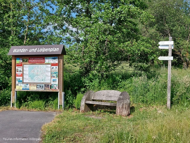 Original Wanderparkplatz Emmet Copyright Tourist-Information Willingen CC BY-SA.jpg