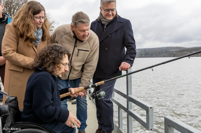 PM_Einweihung des barrierefreien Angelplatzes am Möhnesee_Foto 2 (c) Ruhrverband.JPG