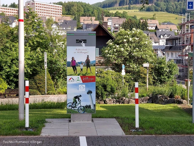 Original E-Ladesäule am Kurgarten Copyright Tourist-Information Willingen CC BY-SA.jpg