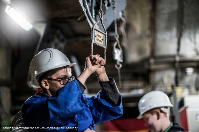 Kinder im Bergwerk