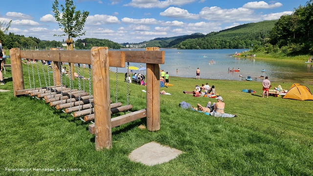 Barfusspfad Hennesee Wackelbrücke
