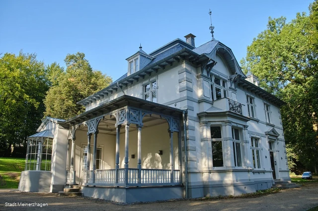 Ein Schmuckstück: Die Villa im Park
