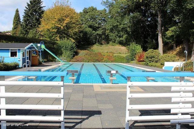 Streblöcke und eine kleine Rutsche