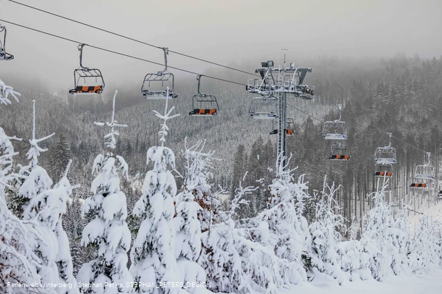 Winter_2023_Postwiese_Neuastenberg_stephanpetersdesign.de-18 (1).jpeg