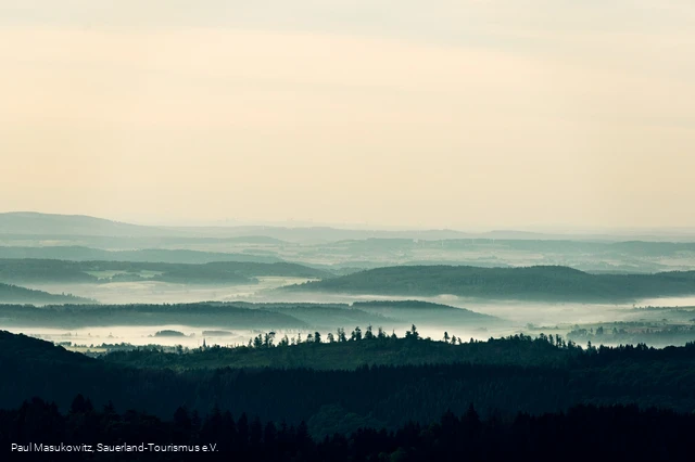 Wolken und Nebelmeer über dem Sauerland